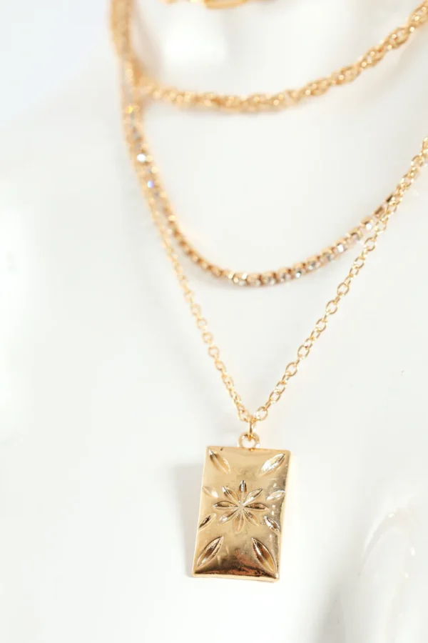 Colar Femenino "4 Layer Multi Chain & Diamante Rectangle Pendant - Gold" - Image 3